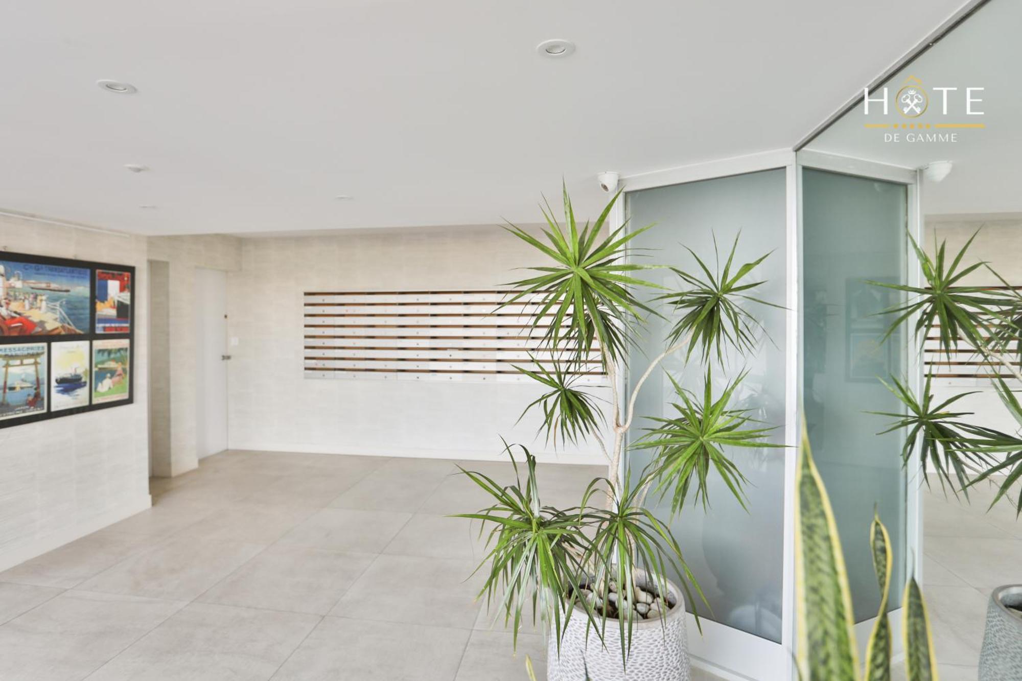 Appartement De Caractere, Superbe Vue Mer 280° La Chaume Exterior photo
