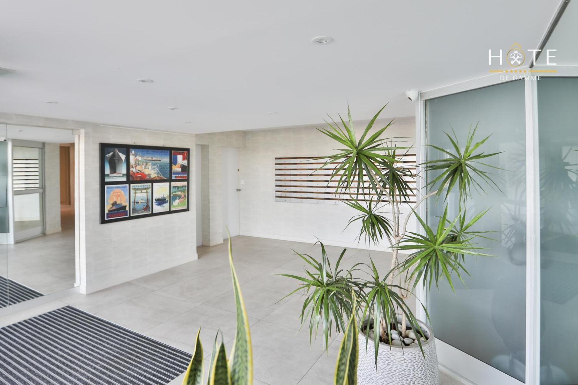 Appartement De Caractere, Superbe Vue Mer 280° La Chaume Exterior photo